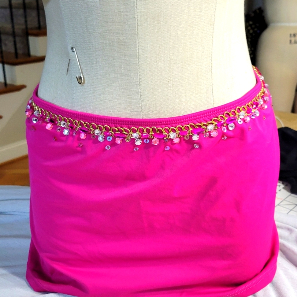 Plus-Size - Picture 2 of 5